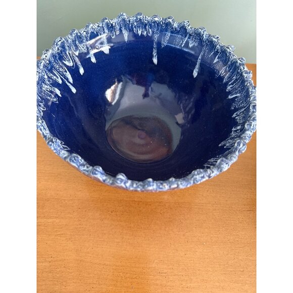 Signed Studio pottery Bowl With Drip Glaze & Textured Edge - Blue & White - Picture 2 of 9